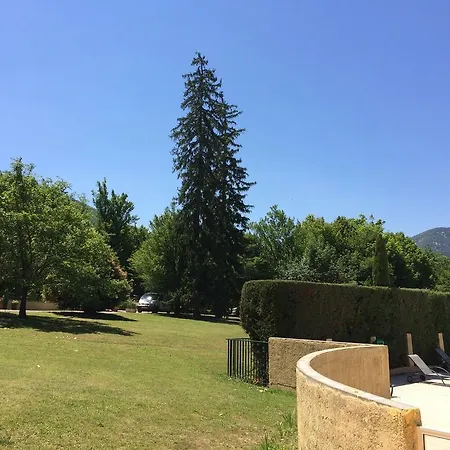 Cosy In Drome With Shared Pool