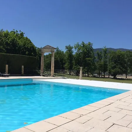 Chateau Luxury 아파트